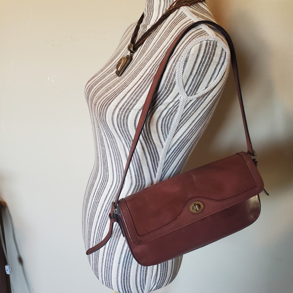Vtg Fossil Forever Mahogany Brown Leather Turn Lock Shoulder Bag Baguette